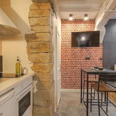 Industrial-Style Studio With Bathtub, Vieux-ליון מראה חיצוני תמונה