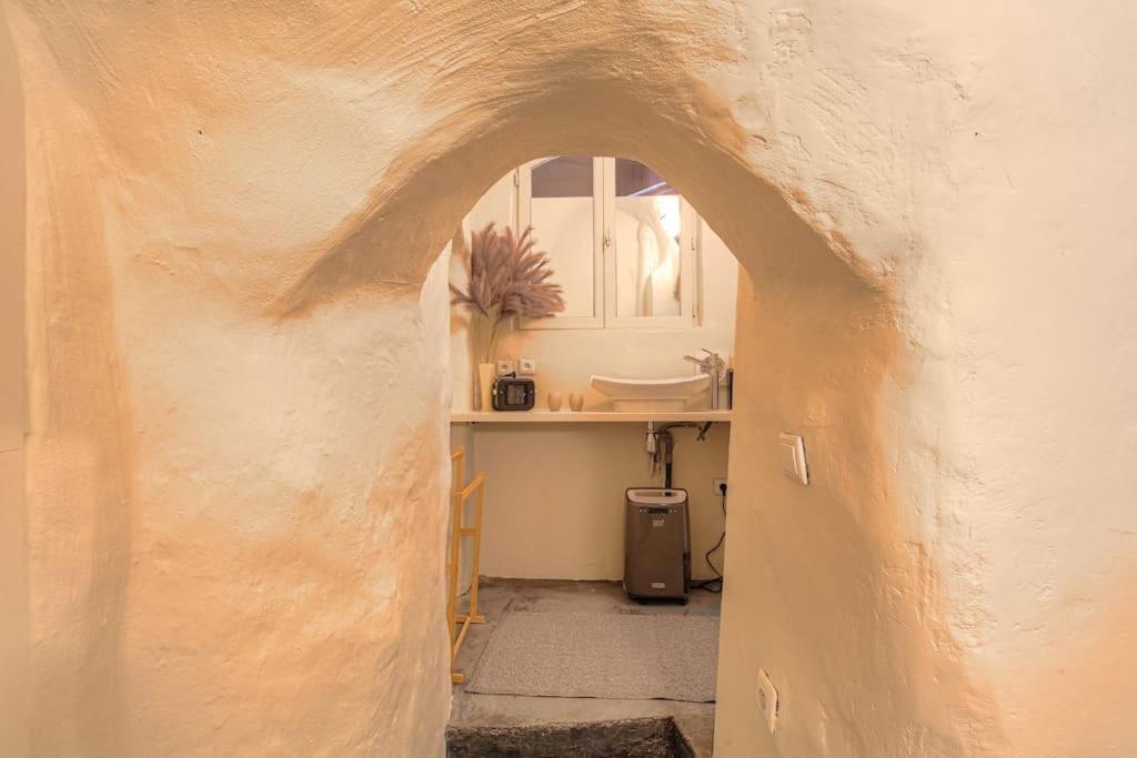 Industrial-Style Studio With Bathtub, Vieux-ליון מראה חיצוני תמונה